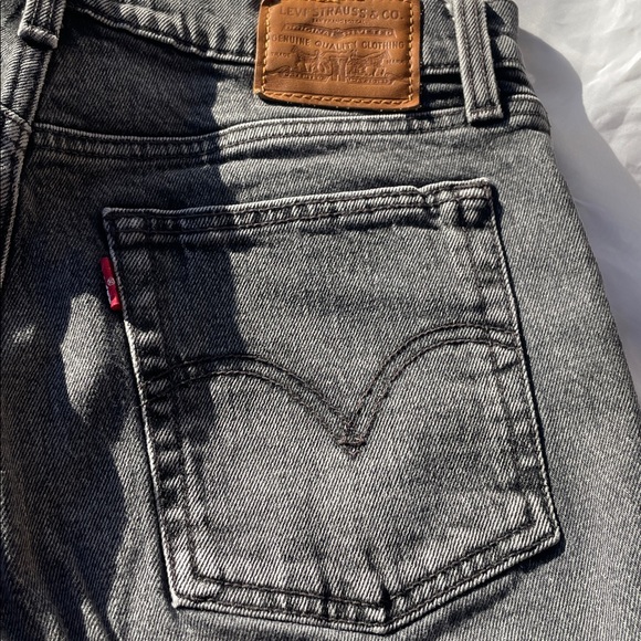 Levi’s Wedgie Fit Straight Leg Jeans in Washed Black | Size 27 - Picture 11 of 12